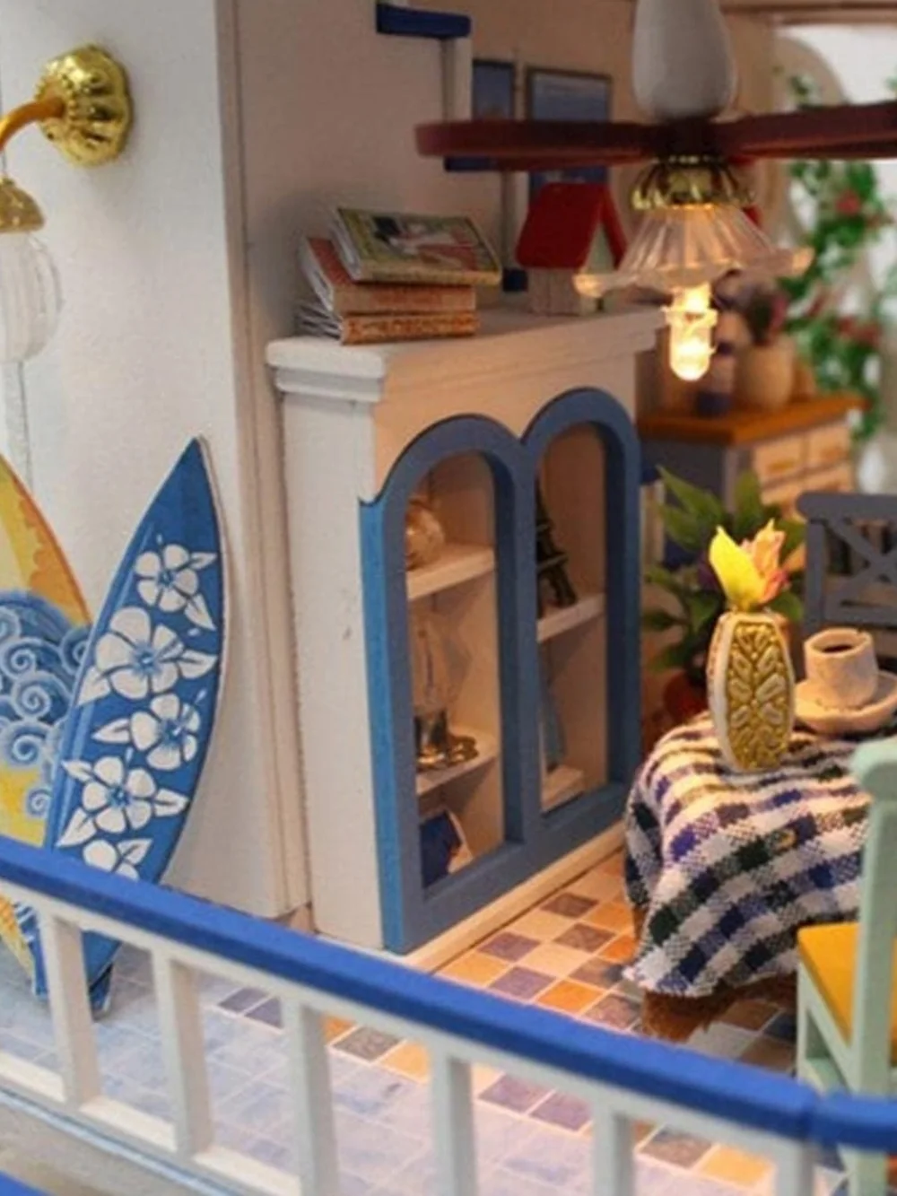 NIB RHZN Miniature House Kit Dollhouse DIY Beach House 1:24 Scale